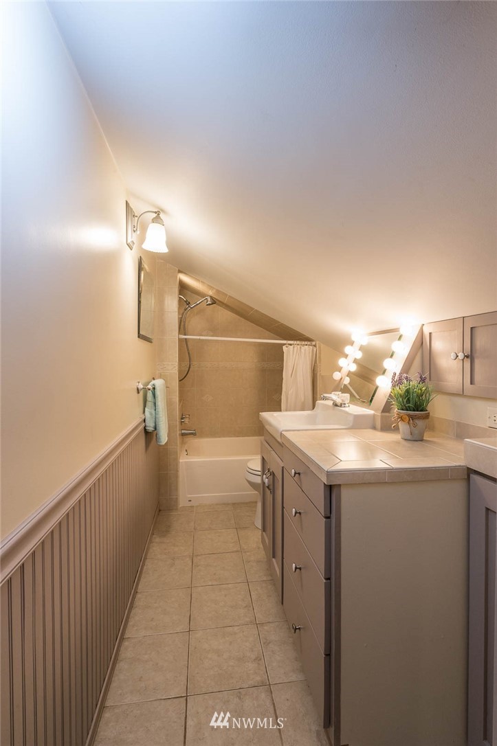 8902 Southwest Van Olinda Road Vashon, WA 98070 - Photo 22 of 25 Gallery Image 22