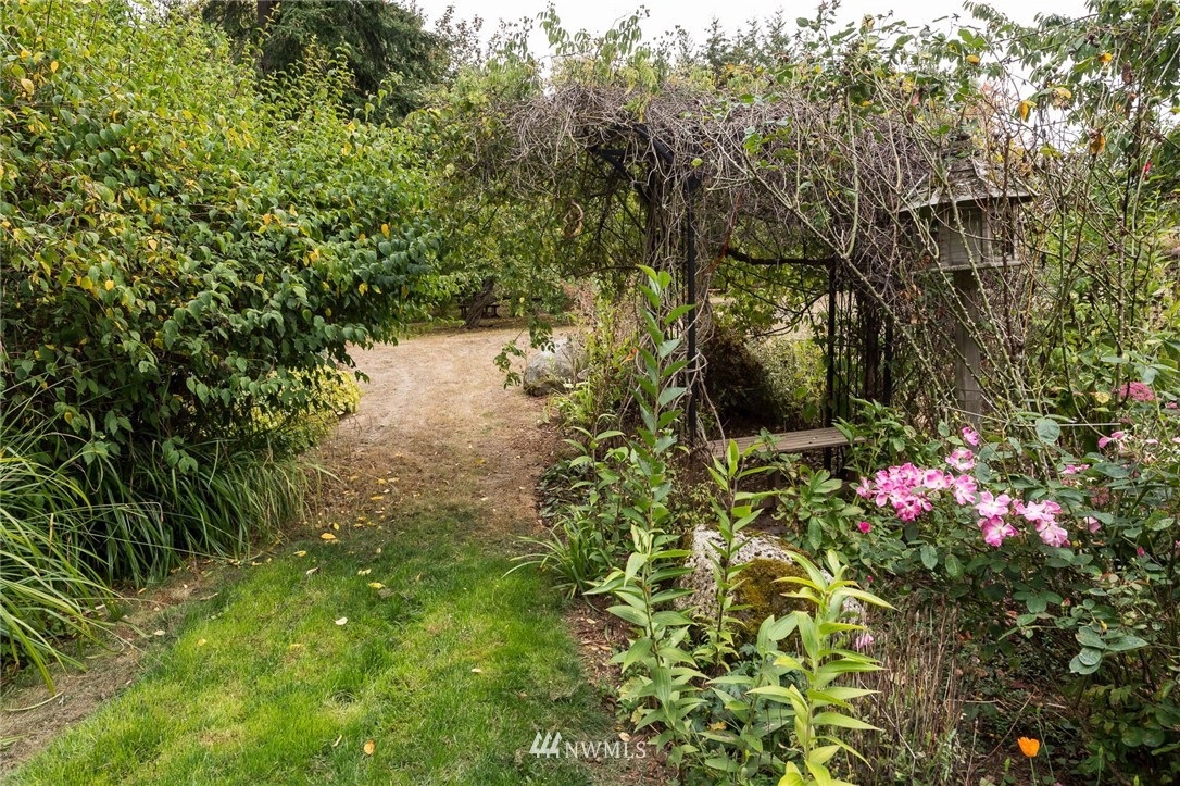 8902 Southwest Van Olinda Road Vashon, WA 98070 - Photo 5 of 25 Gallery Image 5