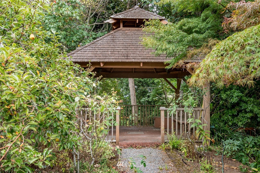 8902 Southwest Van Olinda Road Vashon, WA 98070 - Photo 6 of 25 Gallery Image 6