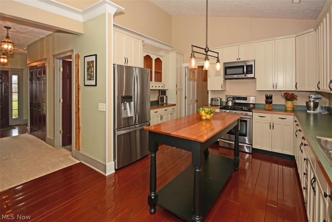 7030 Wolff Road Medina, OH 44256 - Photo 6 of 35 Gallery Image 6