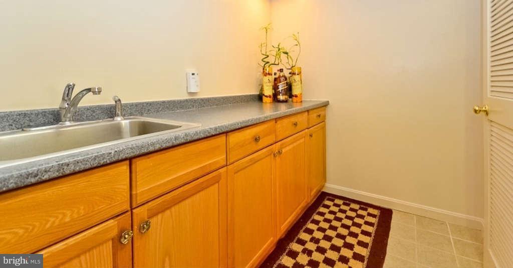 7204 Hidden Ridge Court Springfield, VA 22152 - Photo 22 of 26 Wet Bar