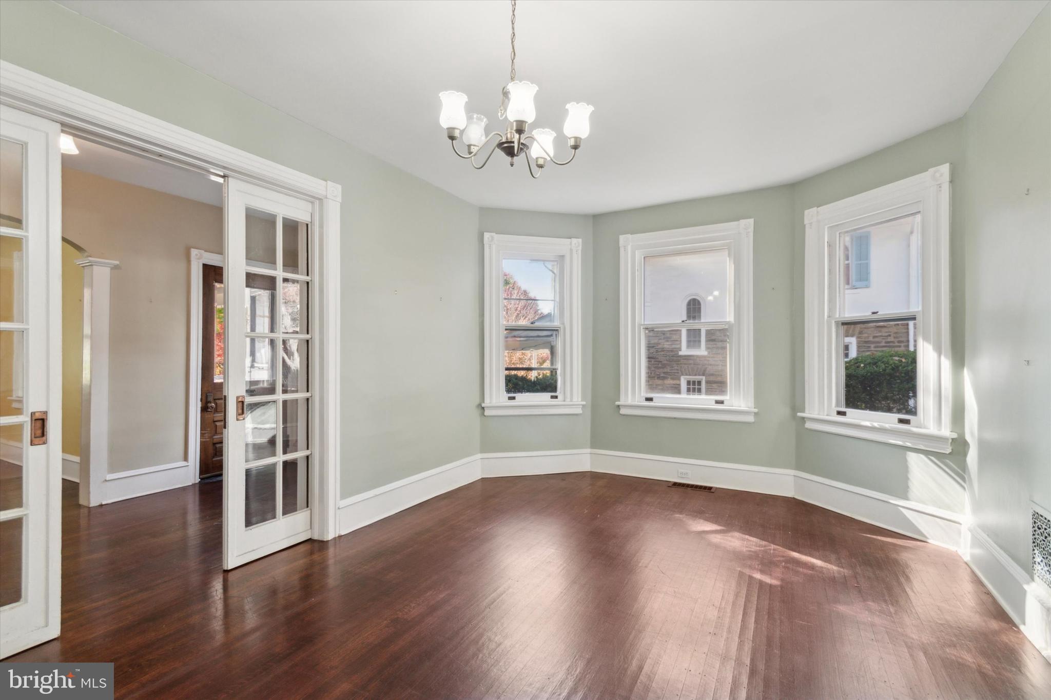 Dining room with bay shaped alcove,