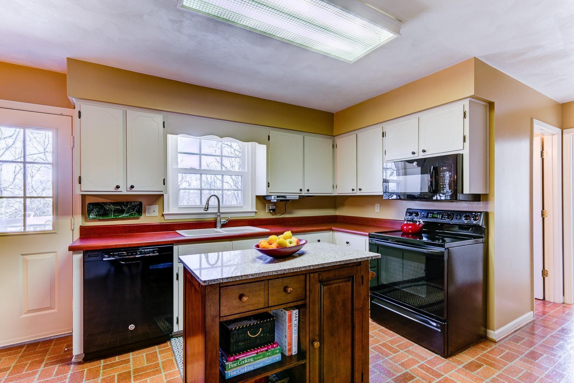 7119 Cedar Crest Road Roanoke, VA 24019 - Photo 14 of 51 014-335317-23-7119 Cedar Crest Rd-90_848