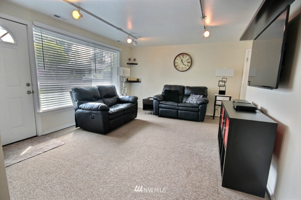 751 Redmond Avenue Northeast Renton, WA 98056 - Photo 5 of 17