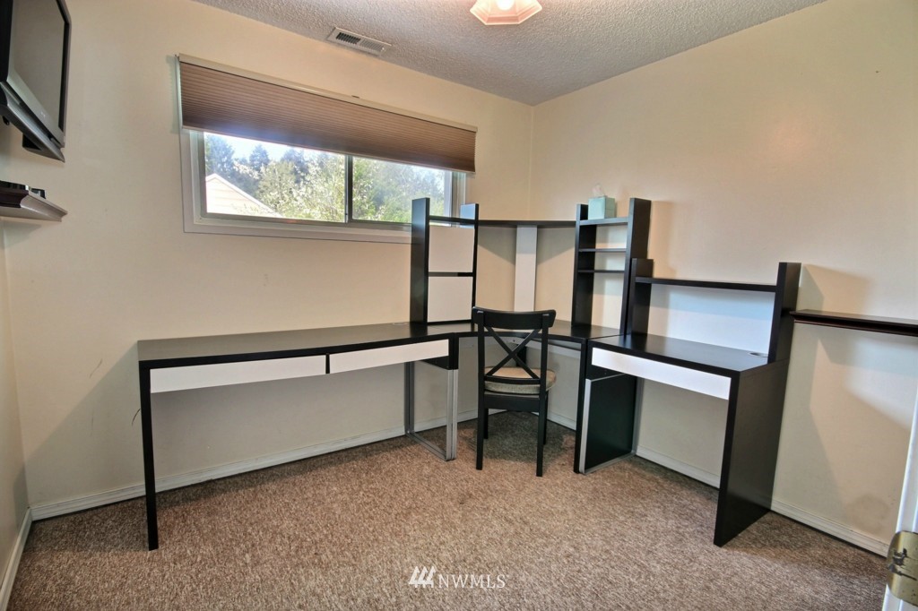 751 Redmond Avenue Northeast Renton, WA 98056 - Photo 9 of 17