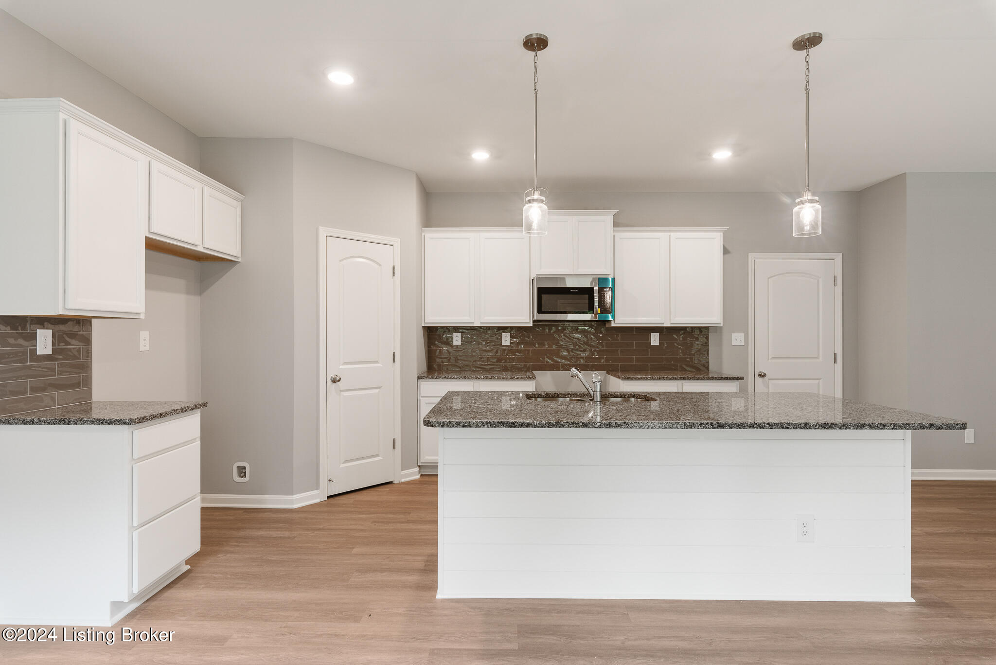 8430 Gateway Run Road Louisville, KY 40229 - Photo 14 of 42 8430 Gateway Run Rd-14