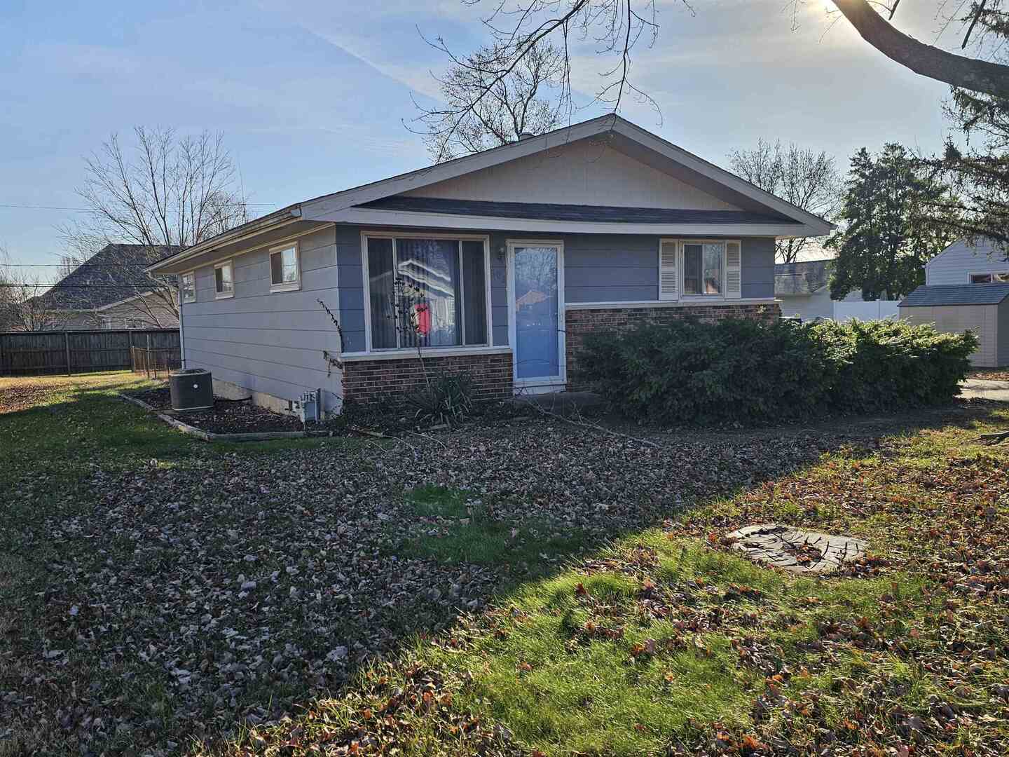 302 Marteeny Street Mount Vernon, IL 62864 - Photo 5 of 15 a front view of a house with garden