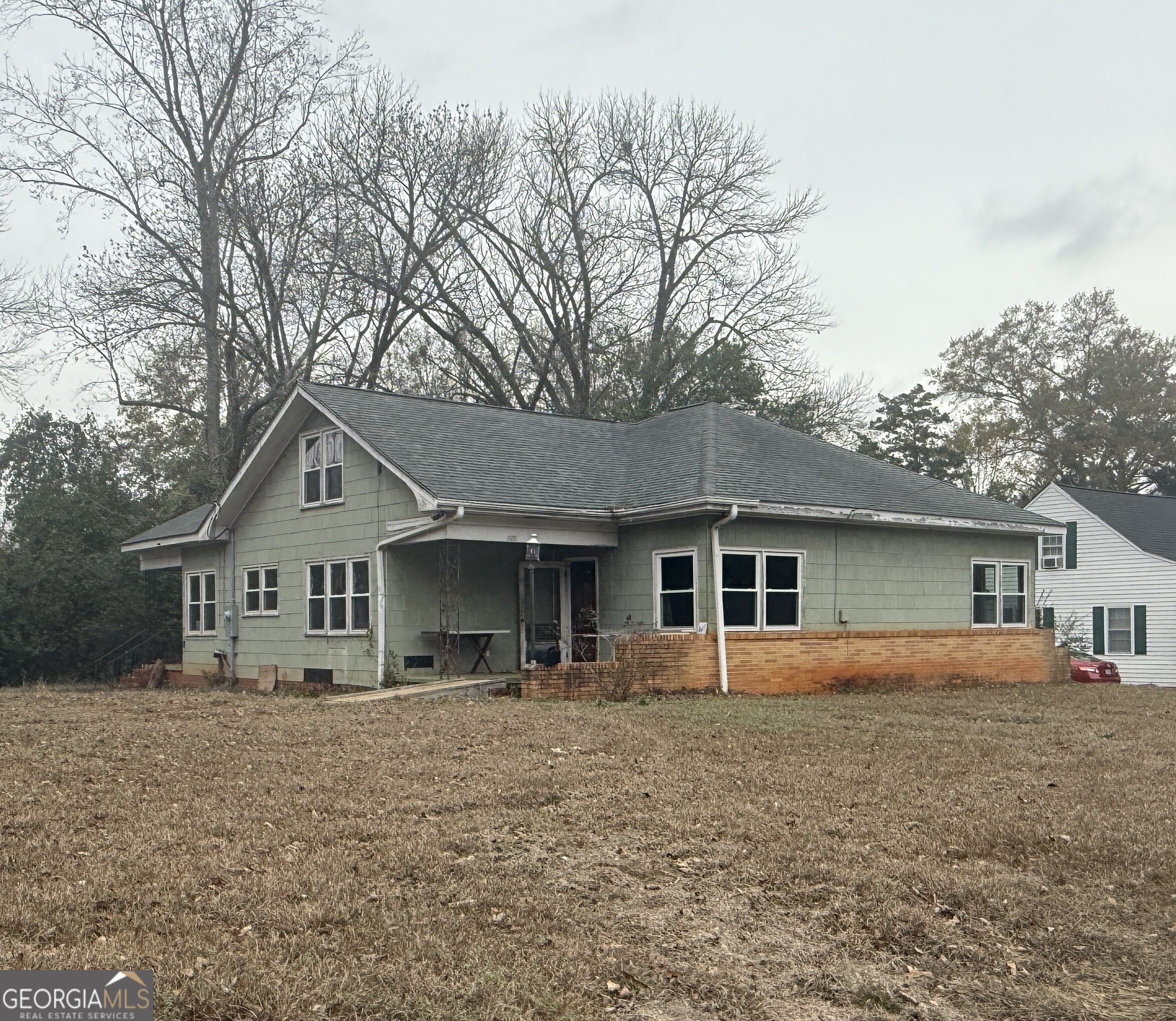 front view of house with a yard