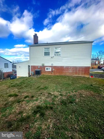 a front view of house with yard
