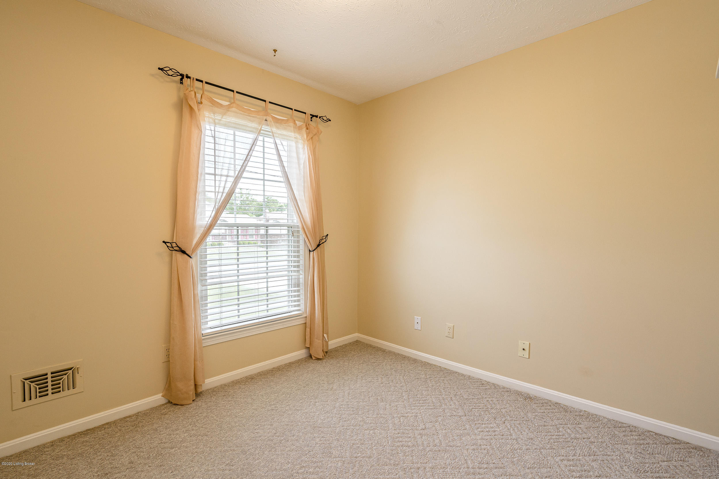 10502 St Rene Road Louisville, KY 40299 - Photo 13 of 38 10502 Saint Rene Road-25