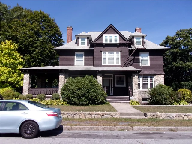 $1,950 | 27 West Park Place, Unit 2F, Woonsocket, RI 02895