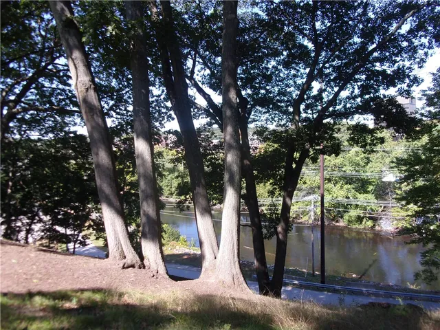 $1,950 | 27 West Park Place, Unit 2F, Woonsocket, RI 02895