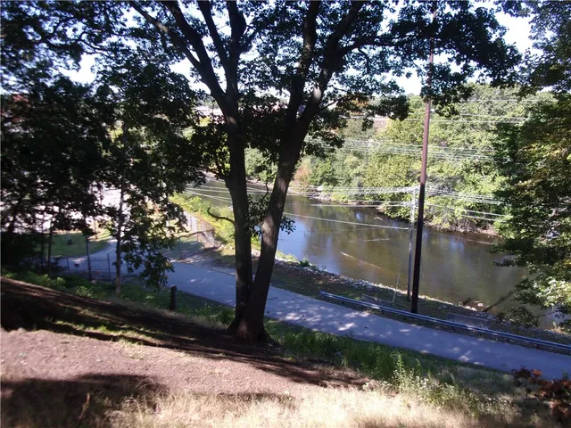 $1,950 | 27 West Park Place, Unit 2F, Woonsocket, RI 02895