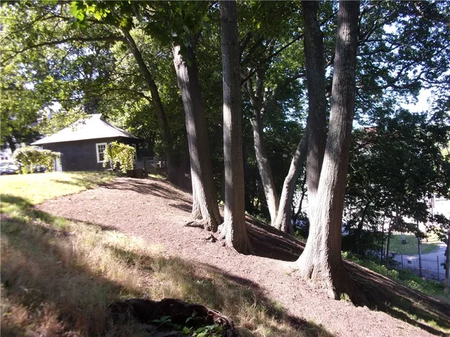 $1,950 | 27 West Park Place, Unit 2F, Woonsocket, RI 02895