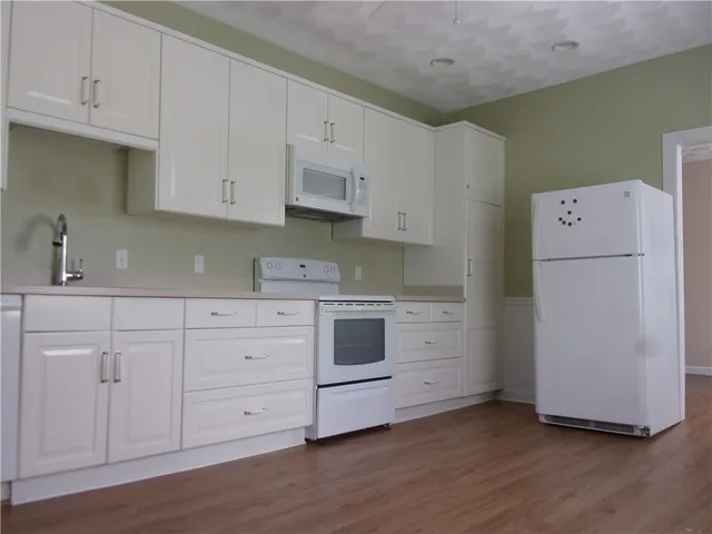 $1,950 | 27 West Park Place, Unit 2F, Woonsocket, RI 02895