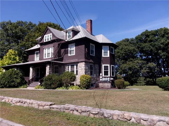 $1,950 | 27 West Park Place, Unit 2F, Woonsocket, RI 02895