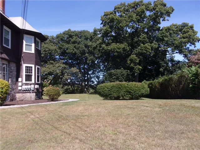 $1,950 | 27 West Park Place, Unit 2F, Woonsocket, RI 02895