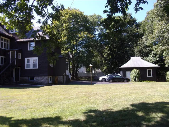 $1,950 | 27 West Park Place, Unit 2F, Woonsocket, RI 02895