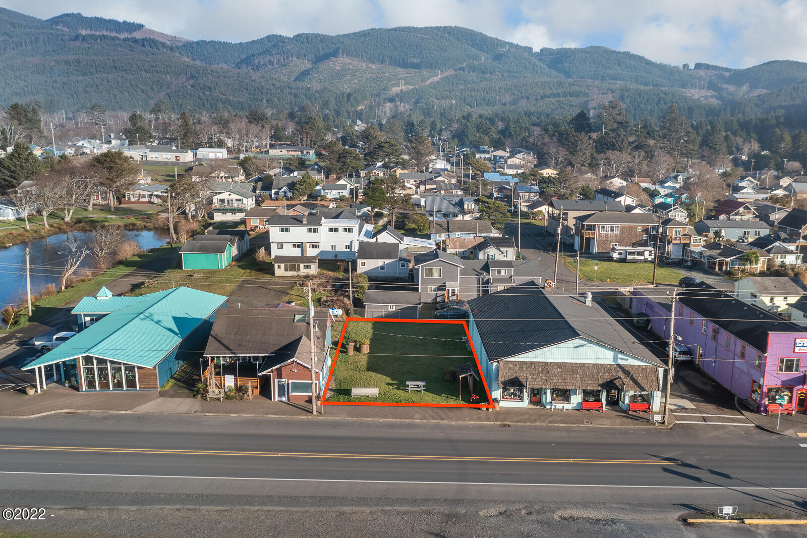 114 North Highway 101 Wheeler, OR 97147 - Photo 2 of 10 114NHwy101-02