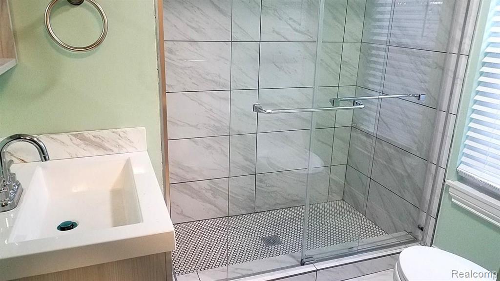 21470 Gill Road Farmington Hills, MI 48335 - Photo 8 of 13