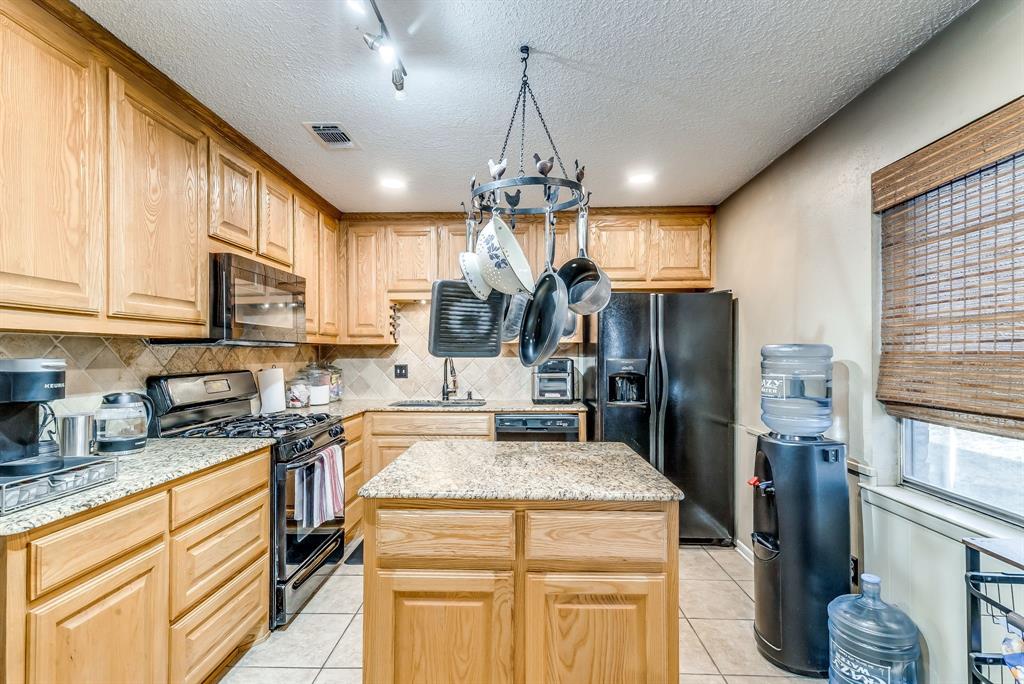 2912 Farm To Market 920 Weatherford, TX 76088 - Photo 4 of 33
