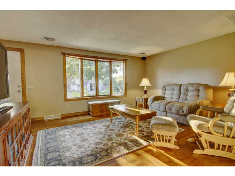 54 Colony Road East Providence, RI 02915 - Photo 4 of 24 Living Room.