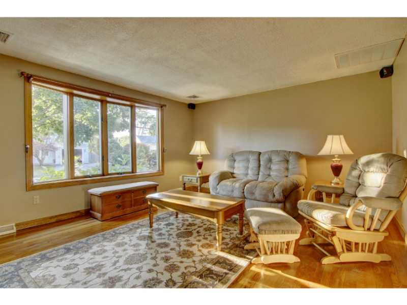 54 Colony Road East Providence, RI 02915 - Photo 5 of 24 Living Room.