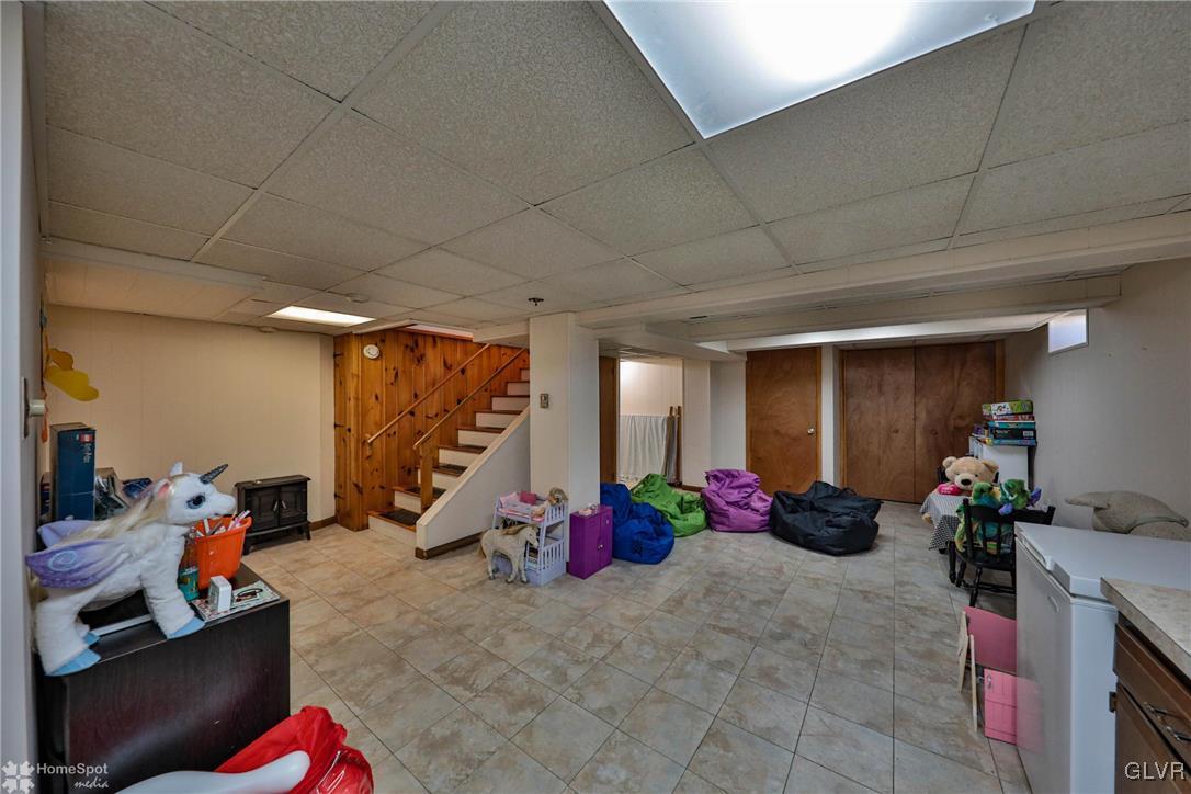 526 West Moorestown Road Nazareth, PA 18064 - Photo 34 of 50 a room with furniture and flowers