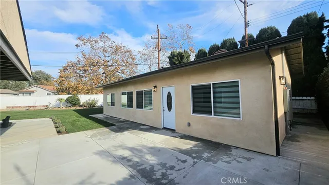 a view of a house with a backyard