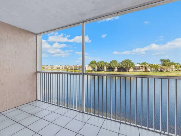 $204,900 | 7292 South Devon Drive, Unit 302, Tamarac, FL 33321