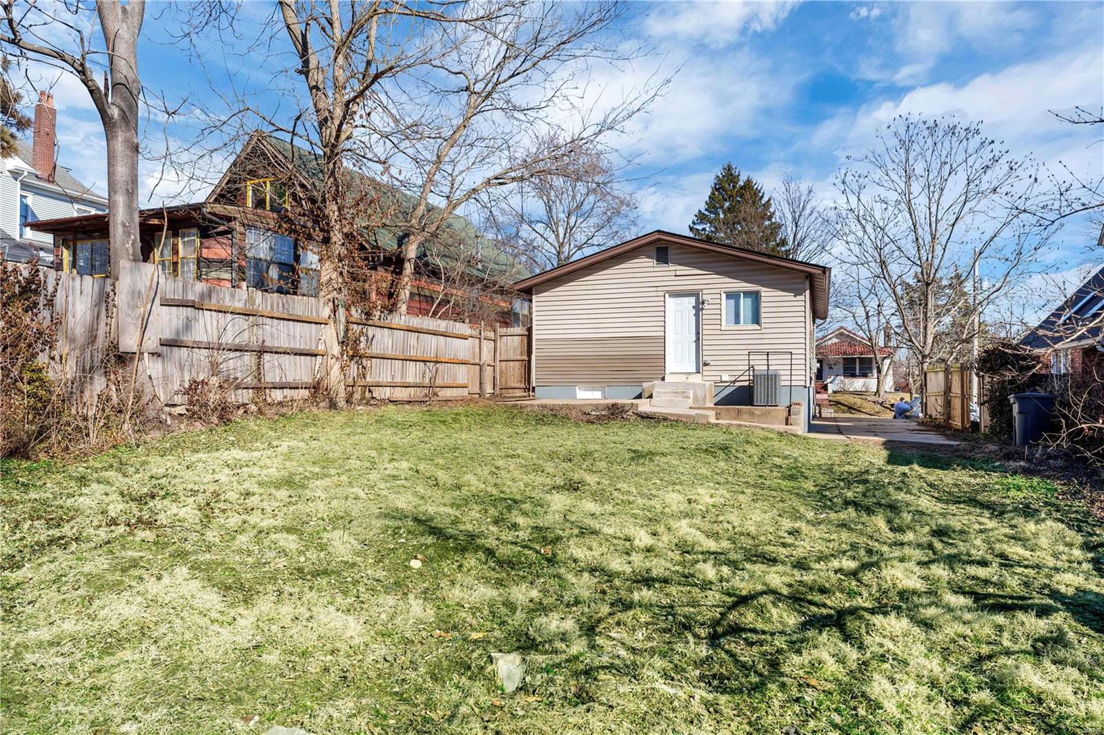 1943 McCausland Avenue St. Louis, MO 63117 - Photo 17 of 18