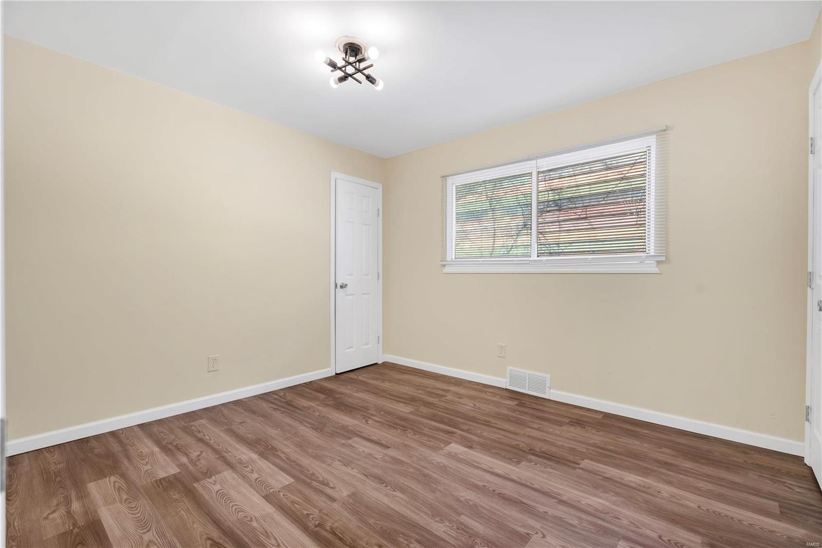 1943 McCausland Avenue St. Louis, MO 63117 - Photo 4 of 18