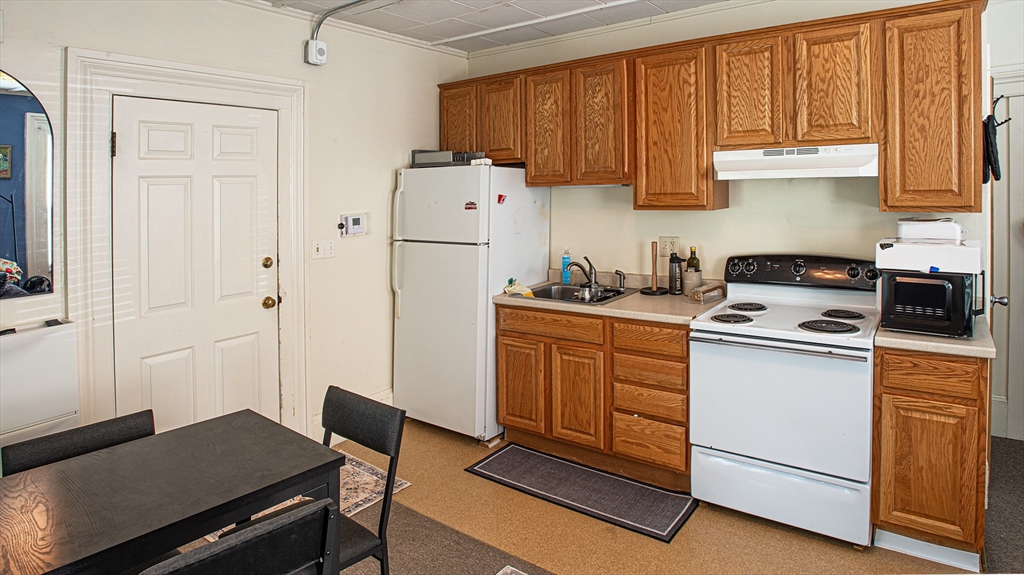 351 Main Street Amherst, MA 01002 - Photo 9 of 27