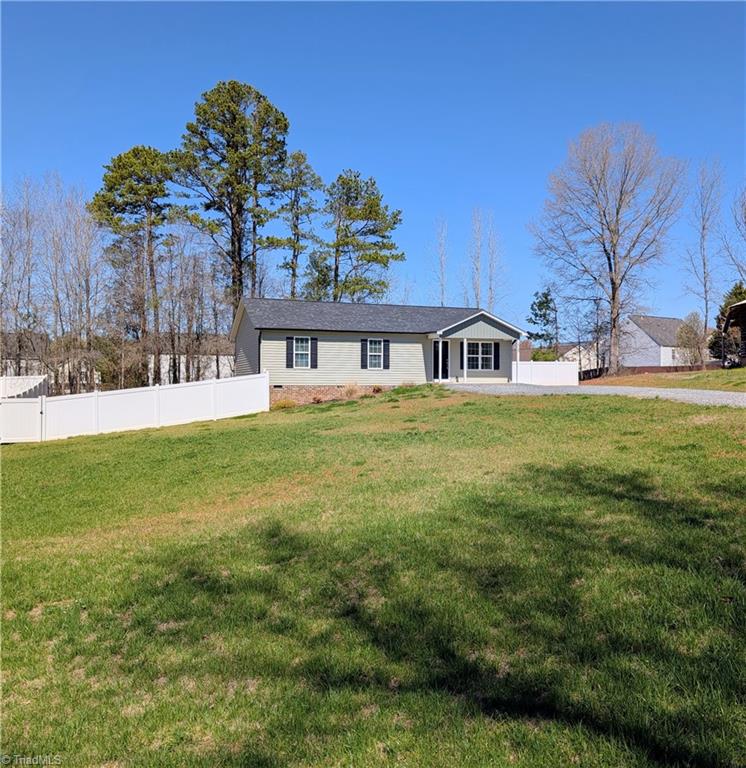 2069 Darwick Road Winston-Salem, NC 27127 - Photo 3 of 38