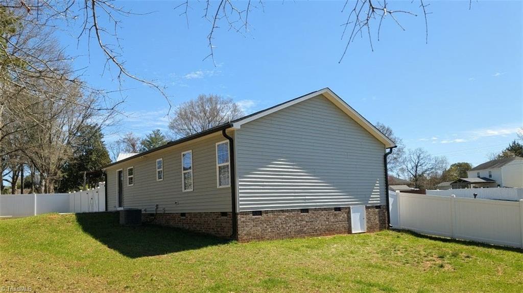 2069 Darwick Road Winston-Salem, NC 27127 - Photo 31 of 38