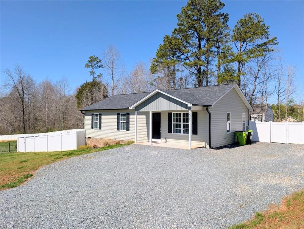 2069 Darwick Road Winston-Salem, NC 27127 - Photo 4 of 38