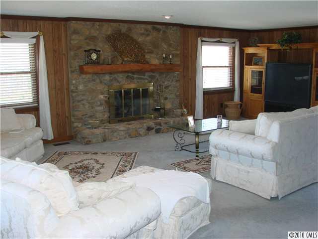1048 Helmdale Road Midland, NC 28107 - Photo 4 of 9 Gallery Image 4