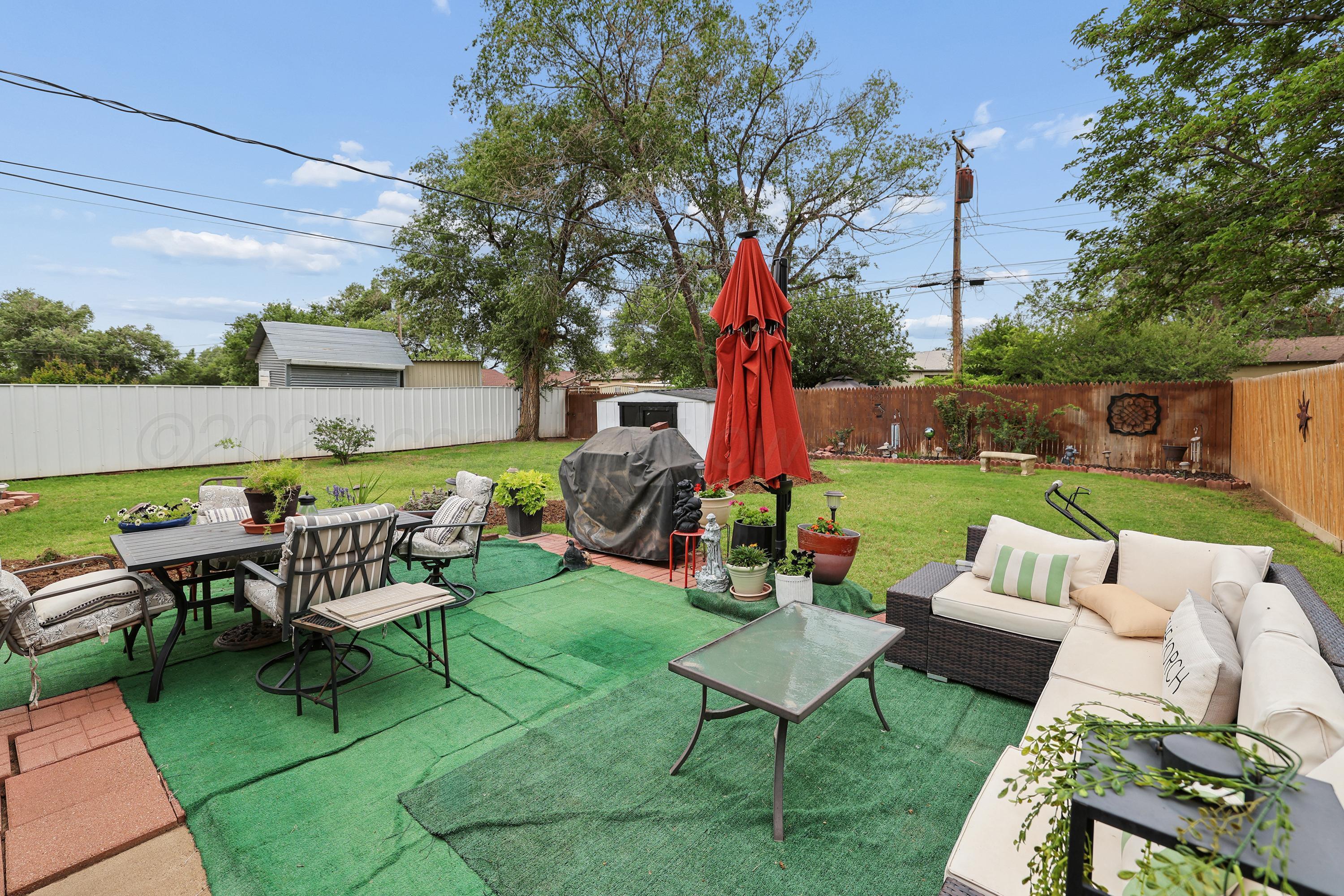 5012 South Crockett Street Amarillo, TX 79110 - Photo 4 of 26 21-Back Patio & Backyard