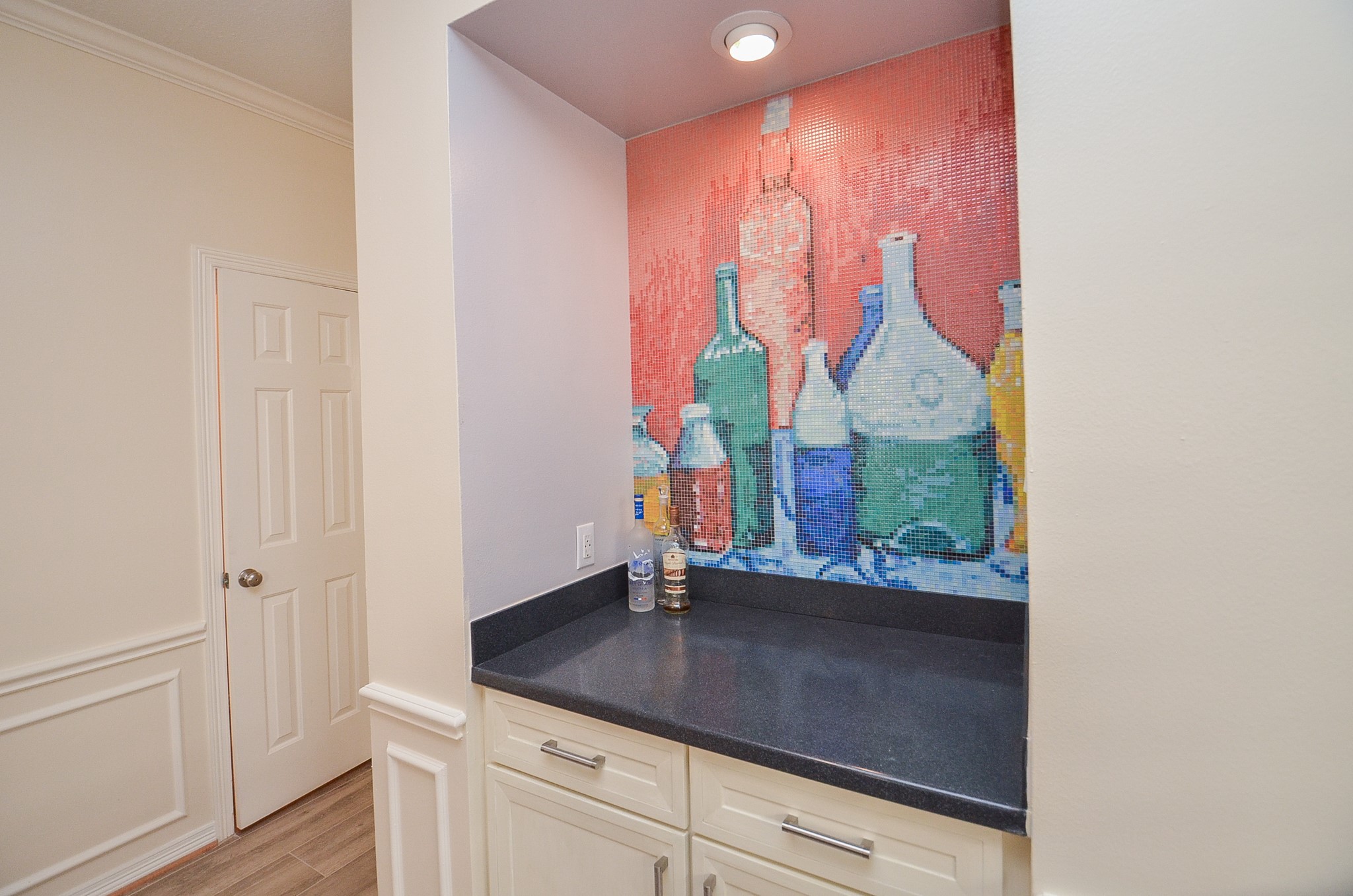 4916 Inker Street Houston, TX 77007 - Photo 17 of 36 Butlers pantry / bar area features beautiful mosaic tile artistry.