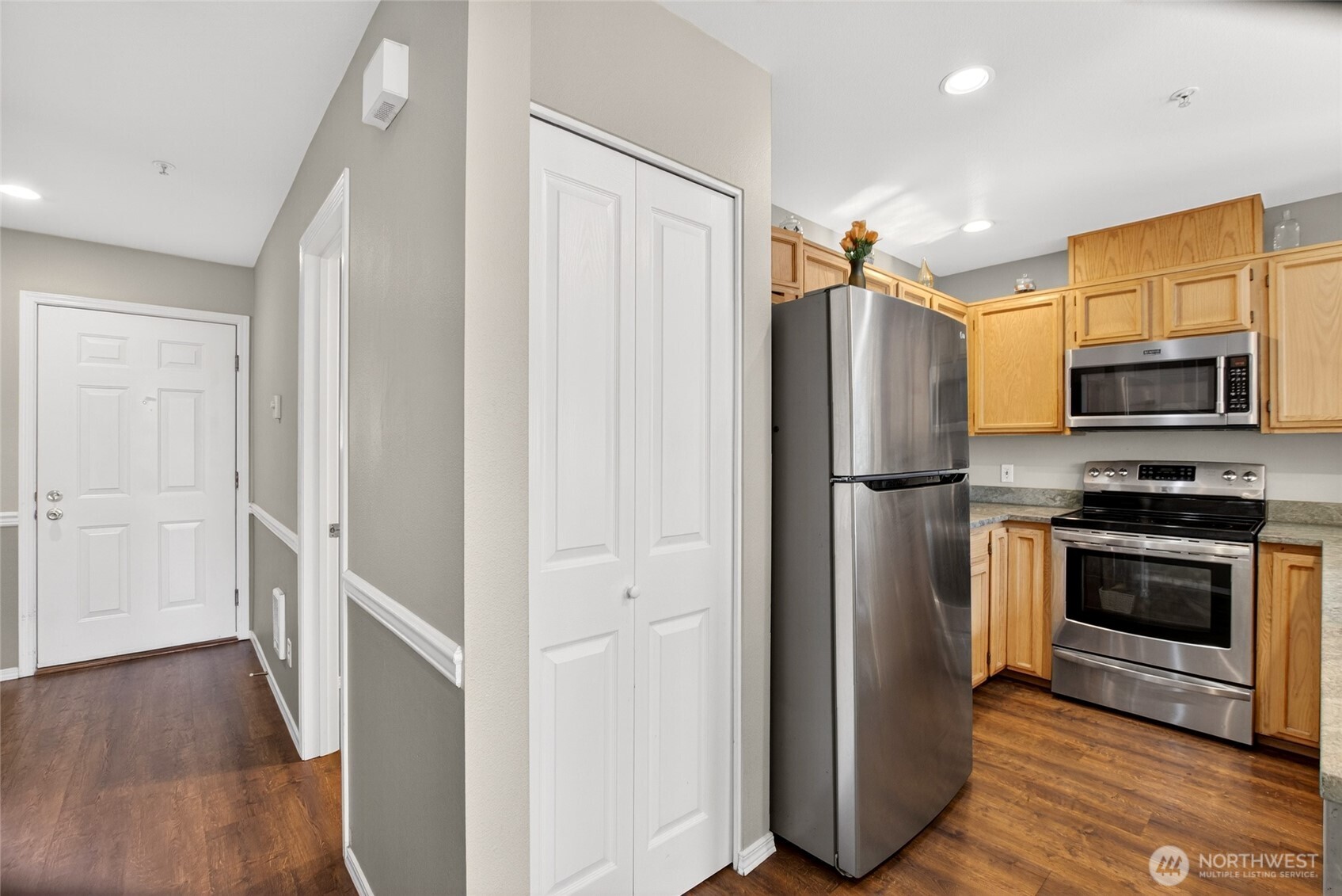 6615 South 239th Place, Unit R109 Kent, WA 98032 - Photo 19 of 40 a view of kitchen with stainless steel appliances wooden floor and electronic appliances