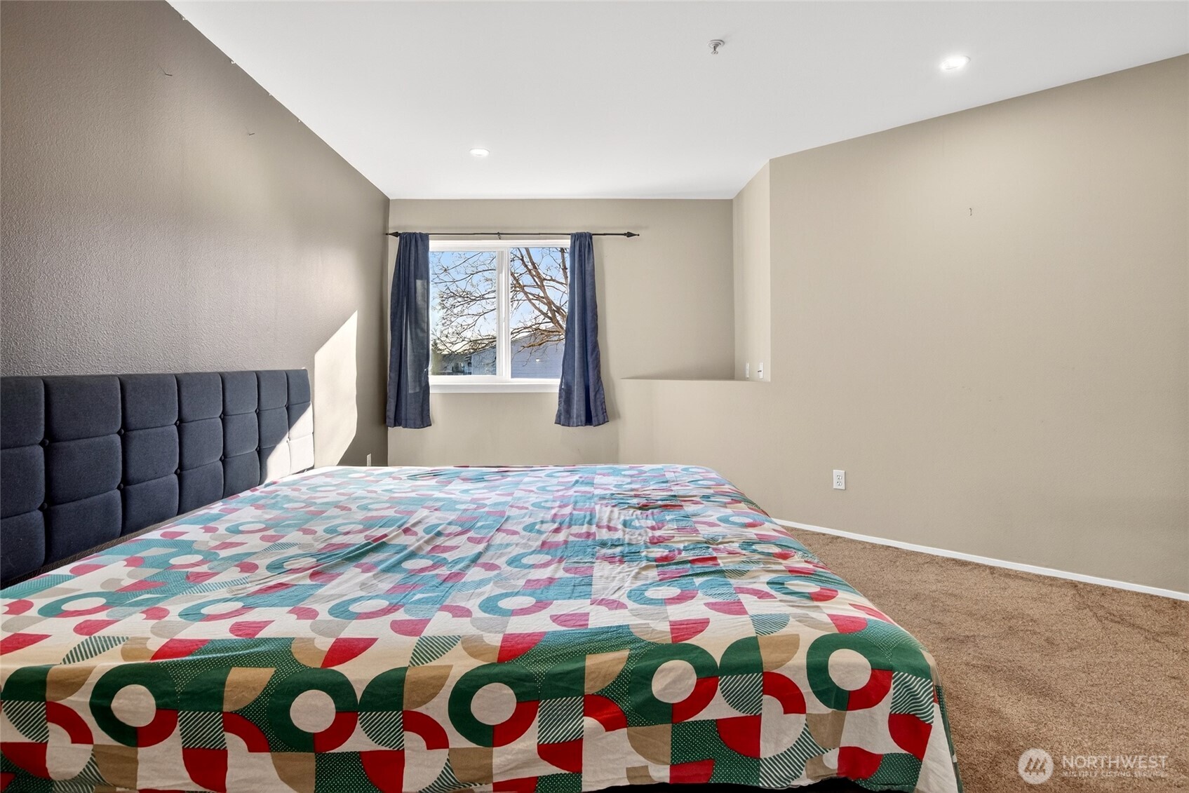 6615 South 239th Place, Unit R109 Kent, WA 98032 - Photo 32 of 40 a bedroom with a bed and a window