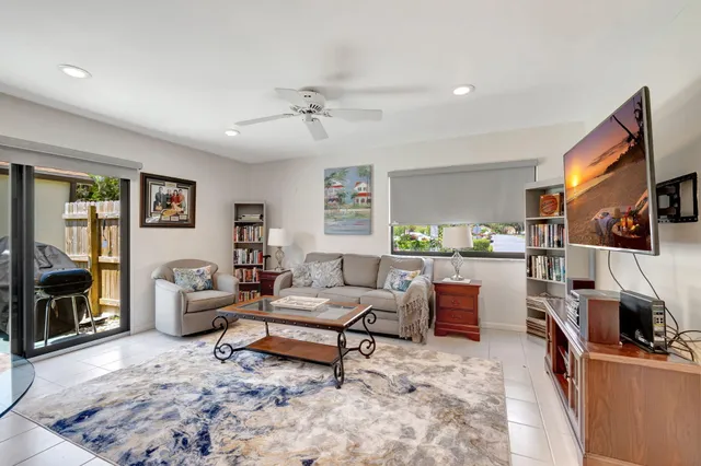 $389,500 | 1395 Northwest 23rd Lane, Delray Beach, FL 33445