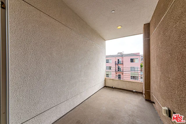 $2,900 | 1101 South Harvard Boulevard, Unit 303, Los Angeles, CA 90006
