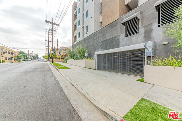 $2,900 | 1101 South Harvard Boulevard, Unit 303, Los Angeles, CA 90006