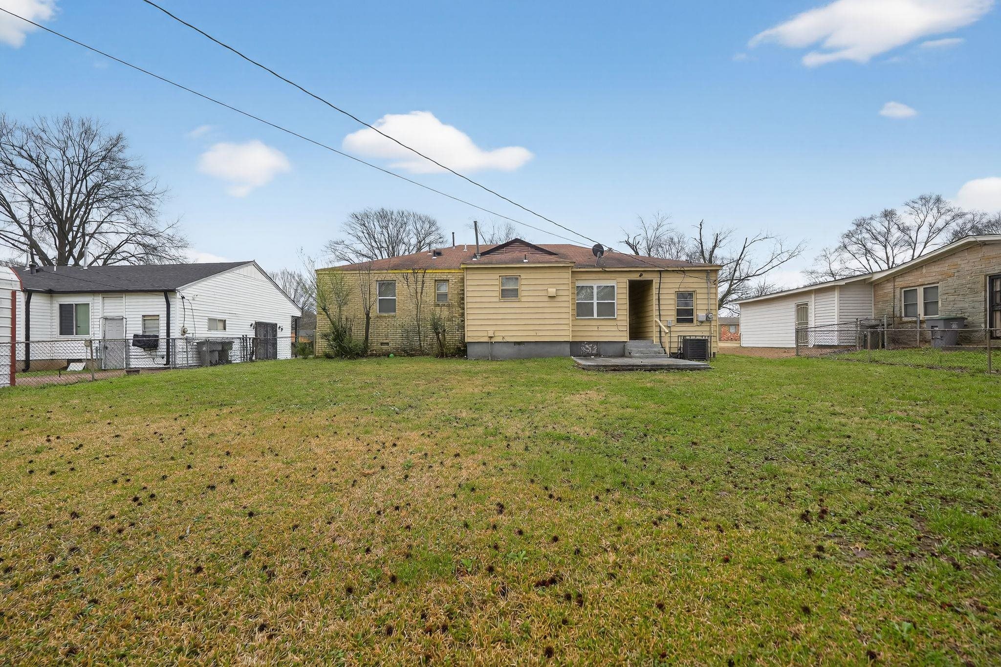 4553 Neely Road Memphis, TN 38109 - Photo 23 of 33 a front view of house with yard and green space