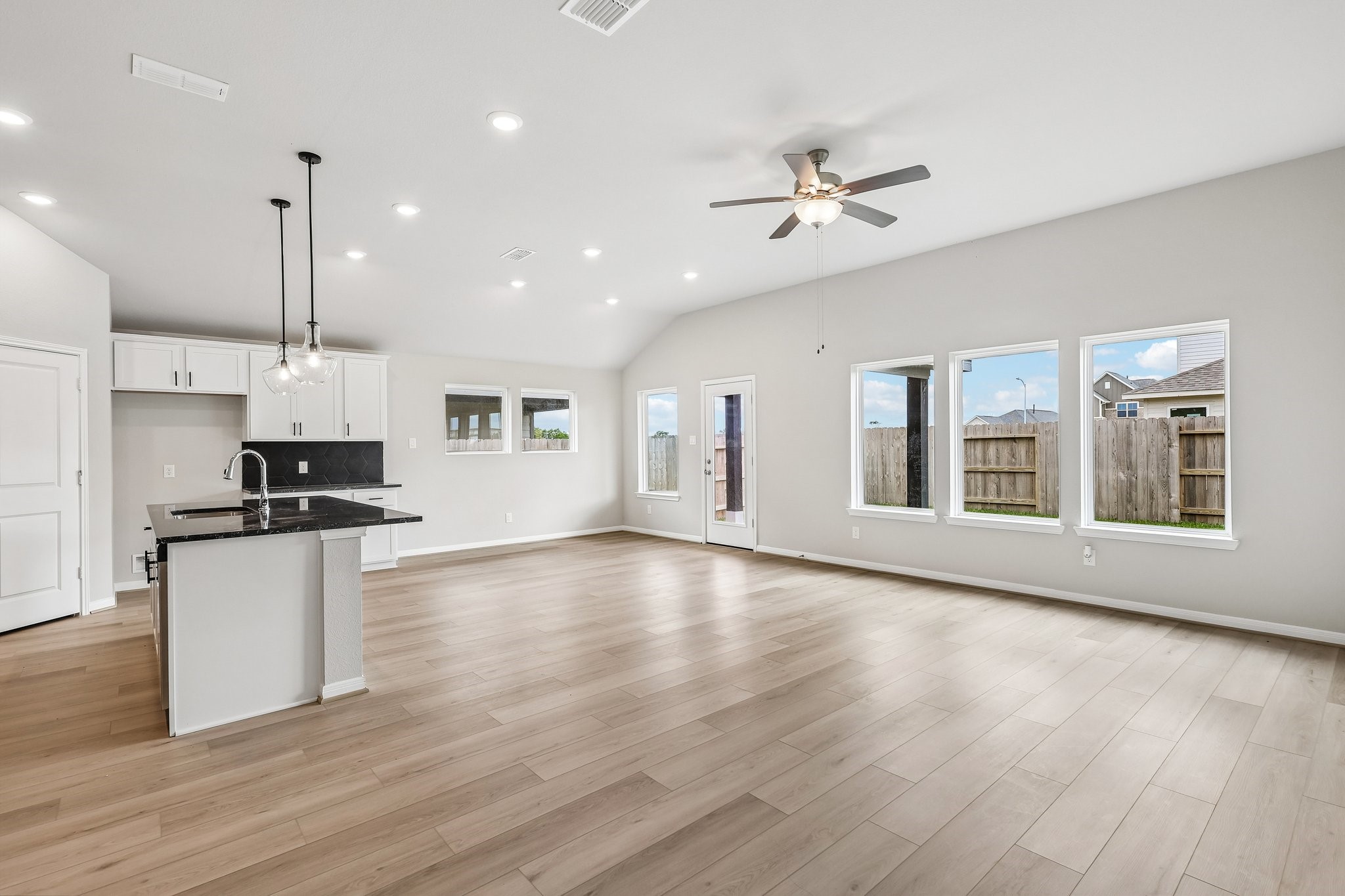 21115 Sunlight Grv Drive Rosharon, TX 77583 - Photo 7 of 38