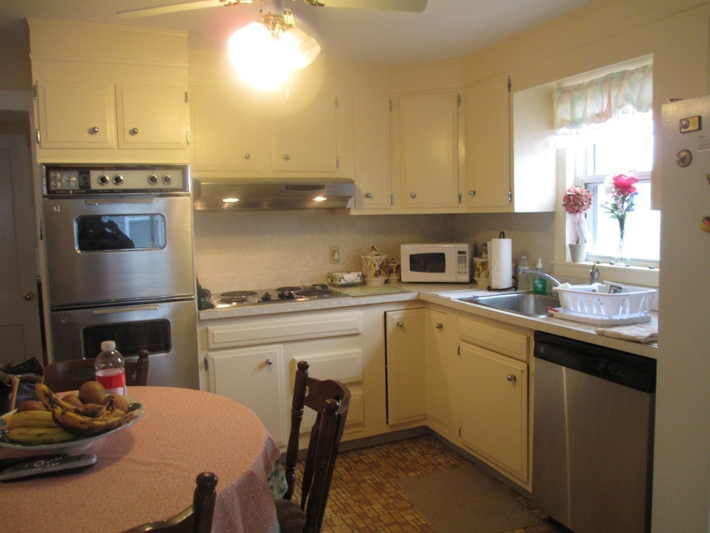 39 Badger Road Boston, MA 02136 - Photo 5 of 24