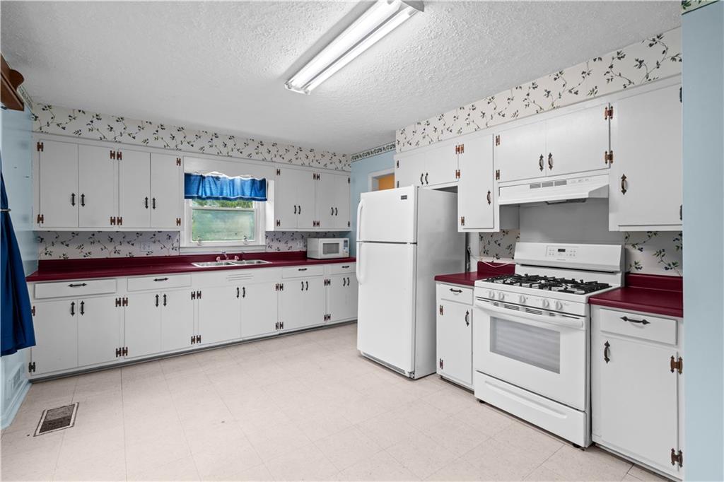 768 Burwell Road Carrollton, GA 30117 - Photo 9 of 42