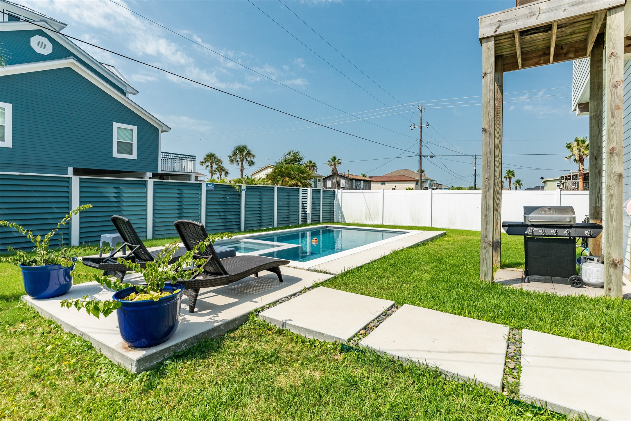 16547 Jolly Roger Road Jamaica Beach, TX 77554 - Photo 7 of 27