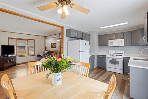 $349,990 | 121 Seton Place, Streamwood, IL 60107